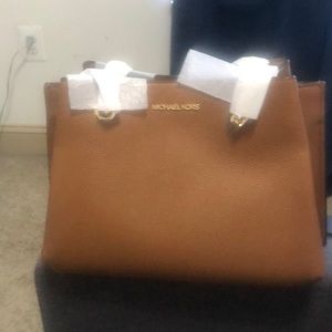 Michael Kors gold chain shoulder bag